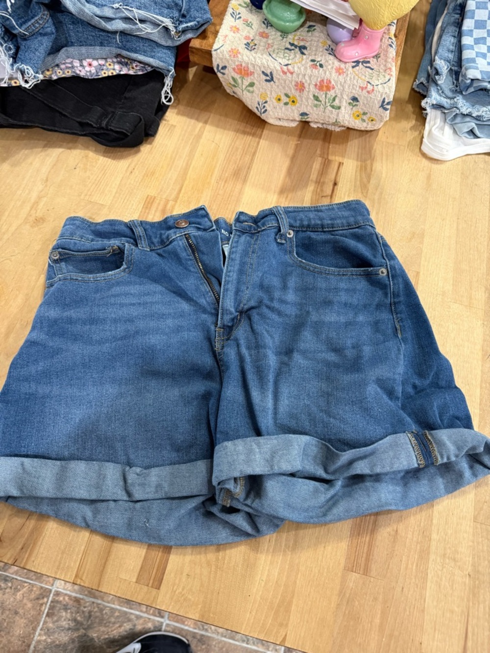 No Boundaries Women's Blue Jean Shorts - Rolled Cuff